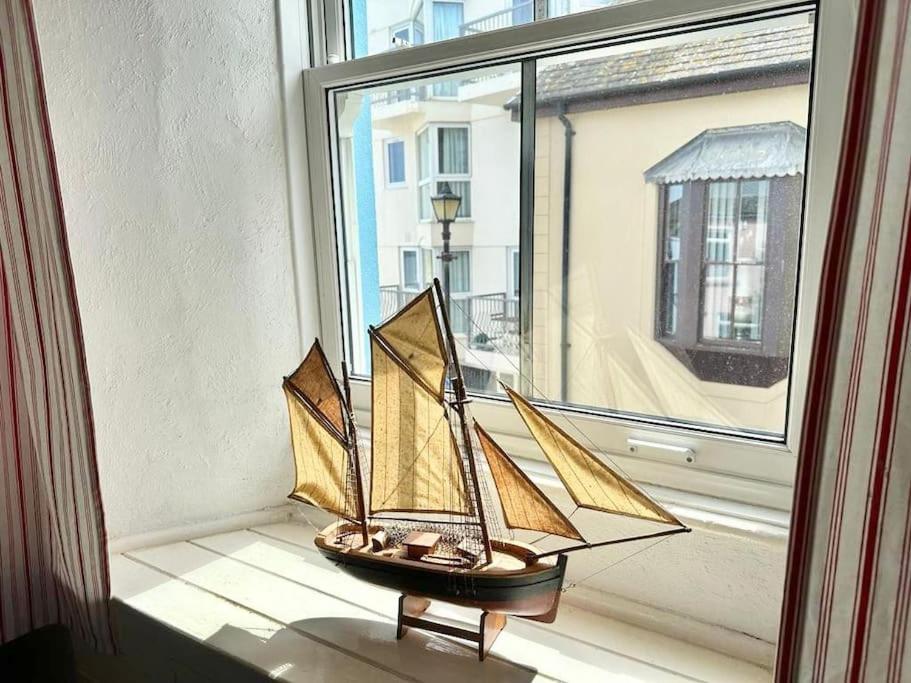 Ship Cottage Tenby Beach 50M Экстерьер фото