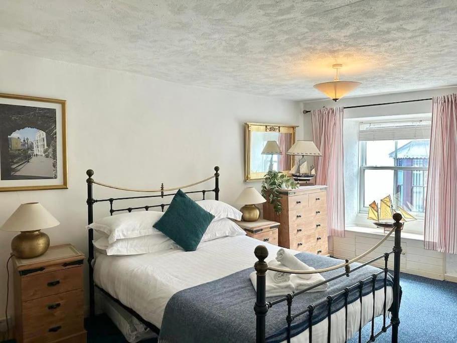 Ship Cottage Tenby Beach 50M Экстерьер фото