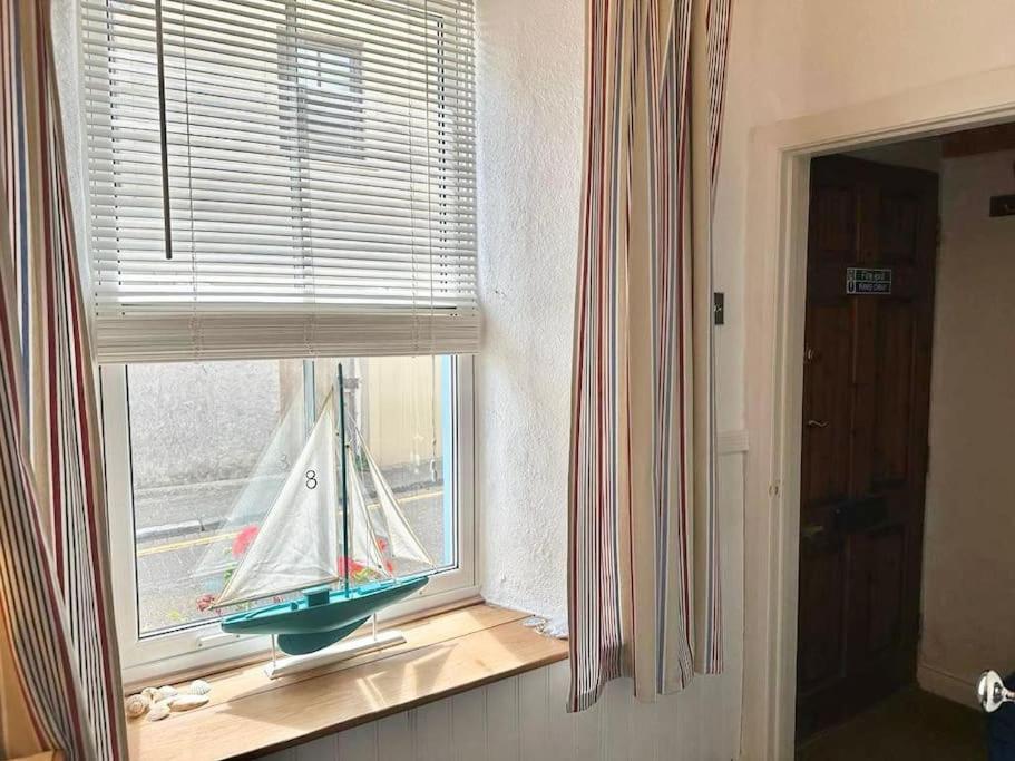 Ship Cottage Tenby Beach 50M Экстерьер фото